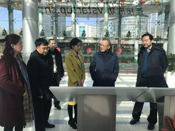 海淀区区长戴彬彬一行 参访创业公社中 关村国际创客中心